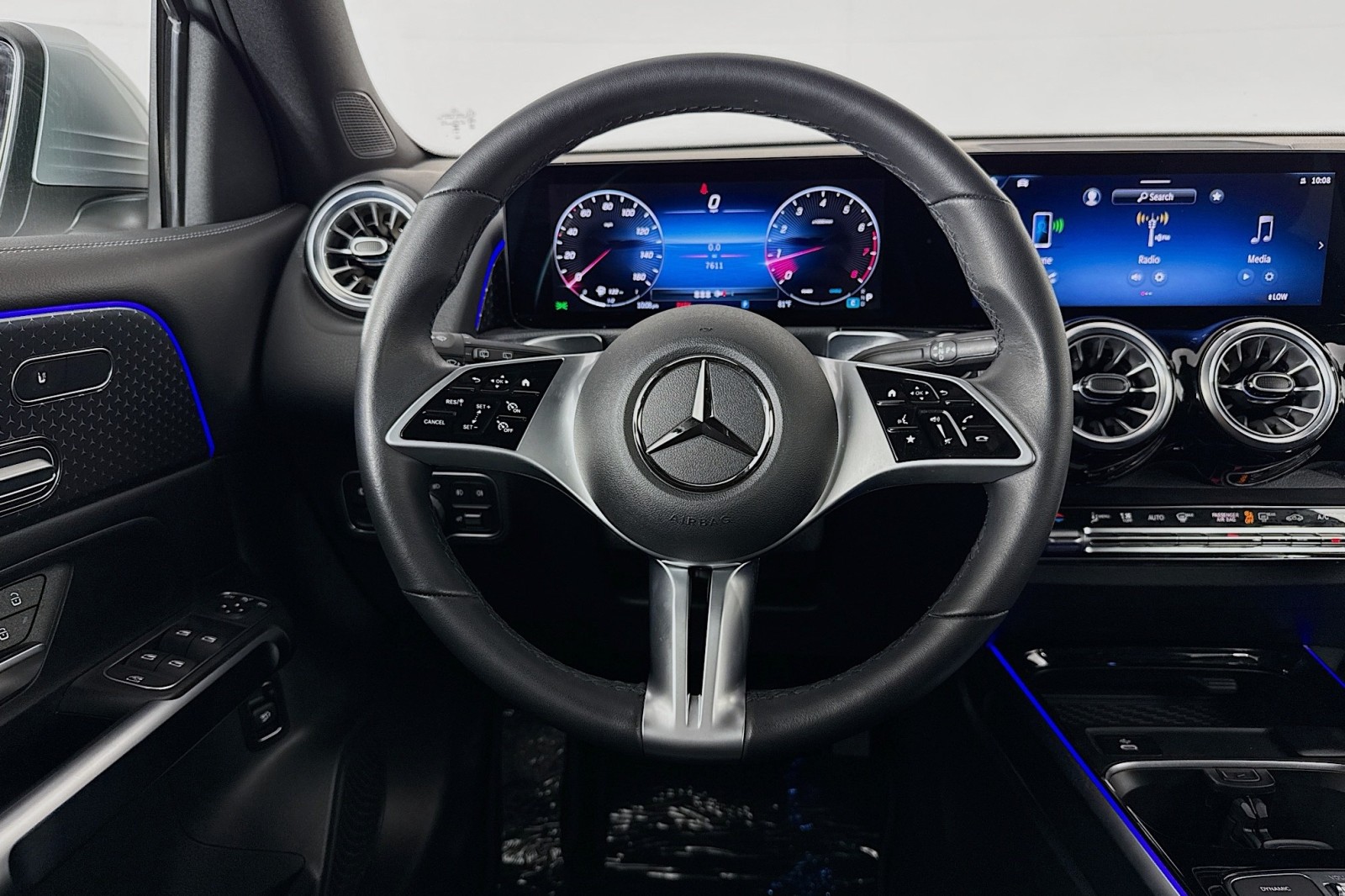 2025 Mercedes Benz GLB 250 photo 4