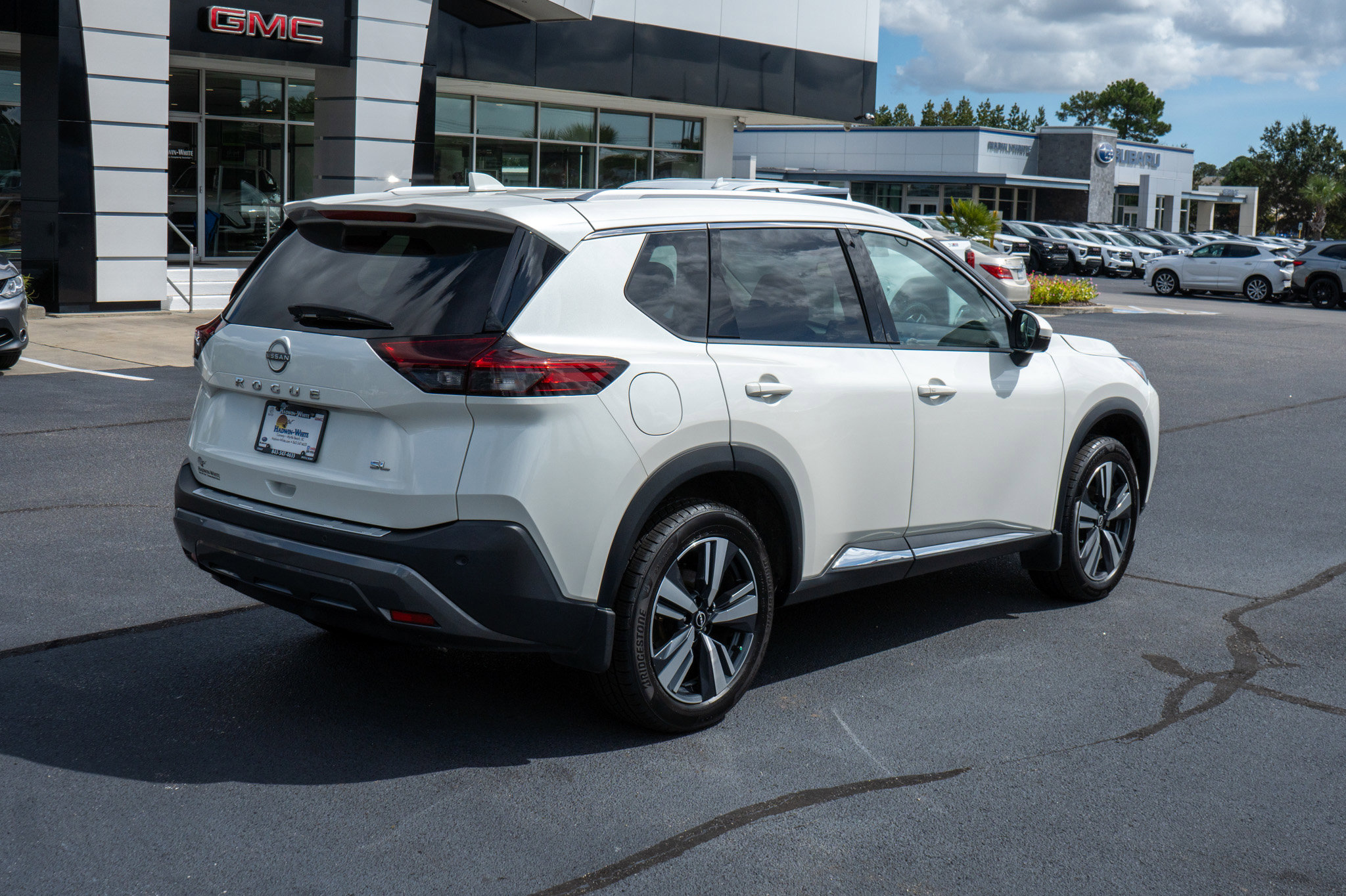 2023 Nissan Rogue SL photo 3