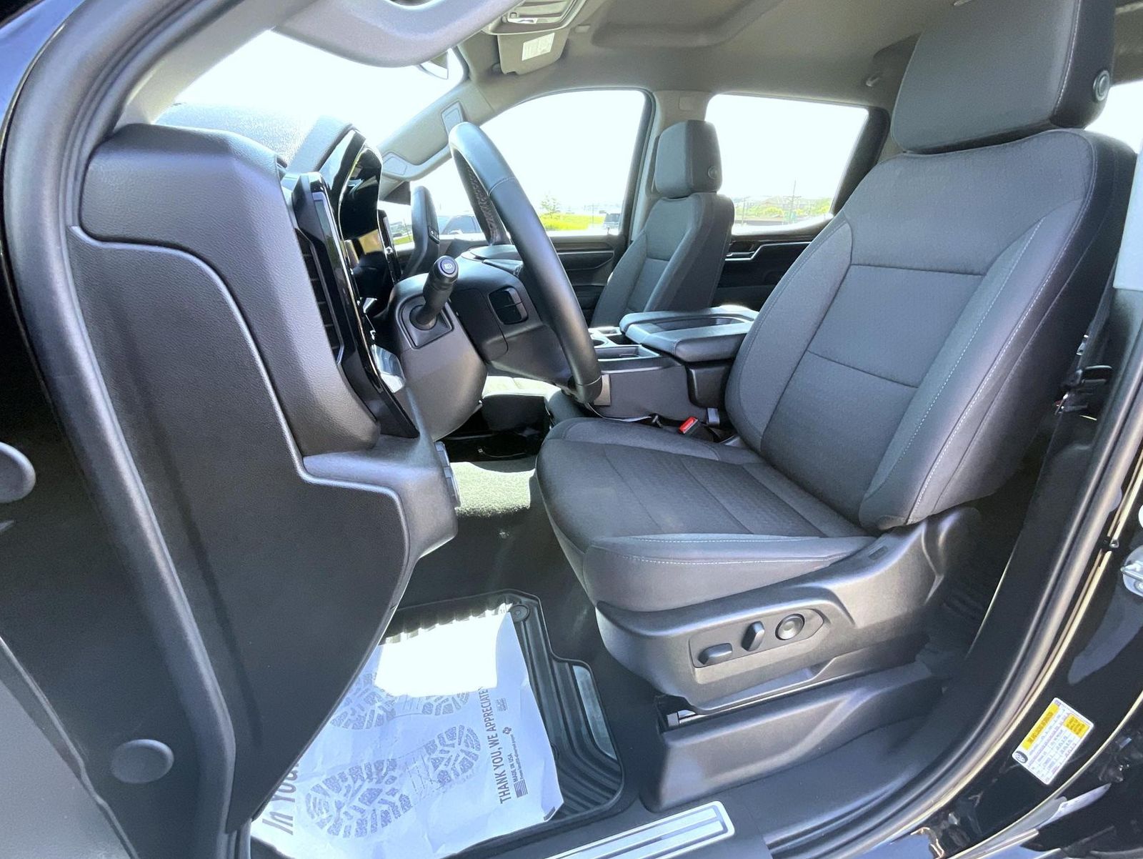 2024 Chevrolet Silverado 1500 LT photo 9
