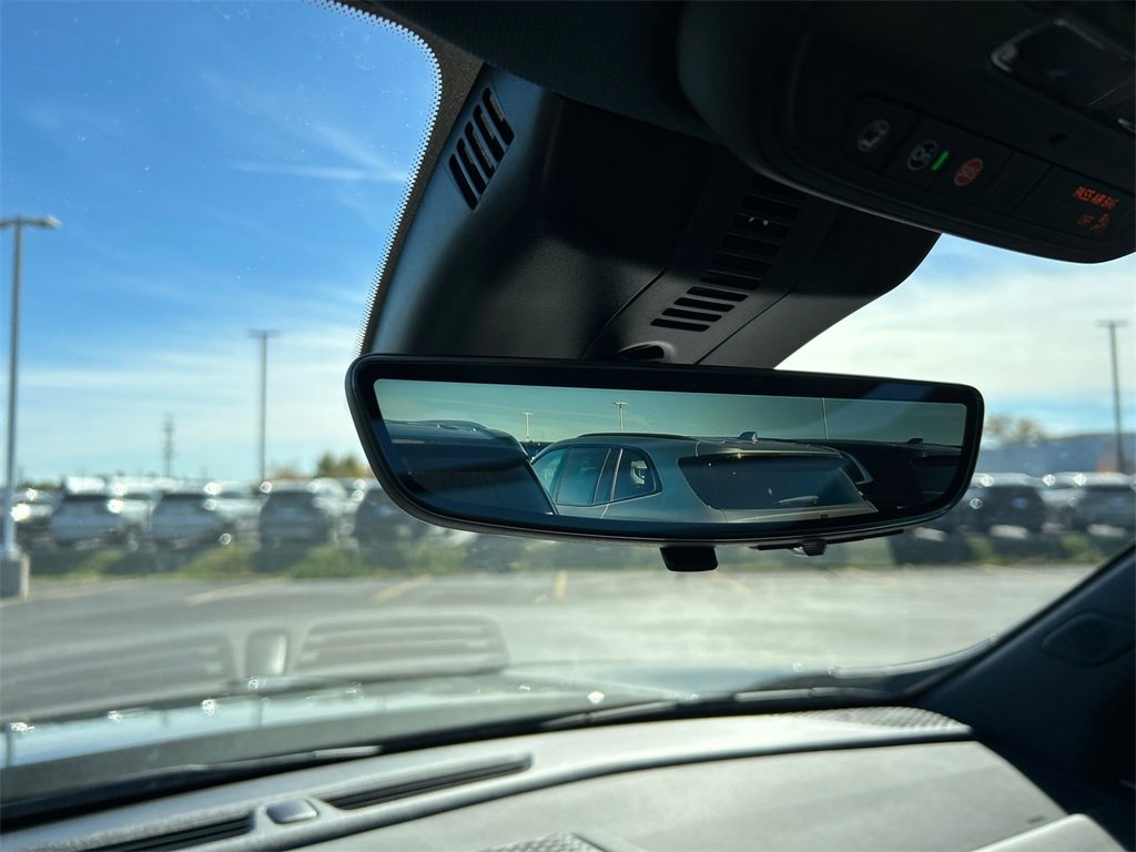 2026 GMC ACADIA - Image 21