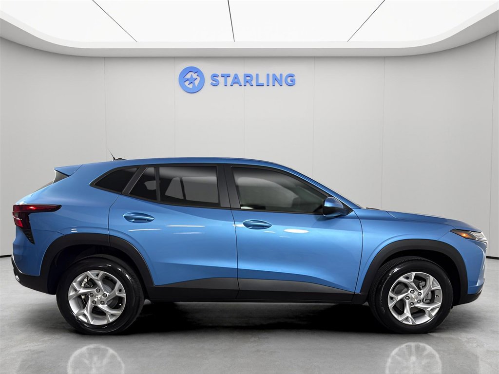 2025 Chevrolet Trax LS photo 9