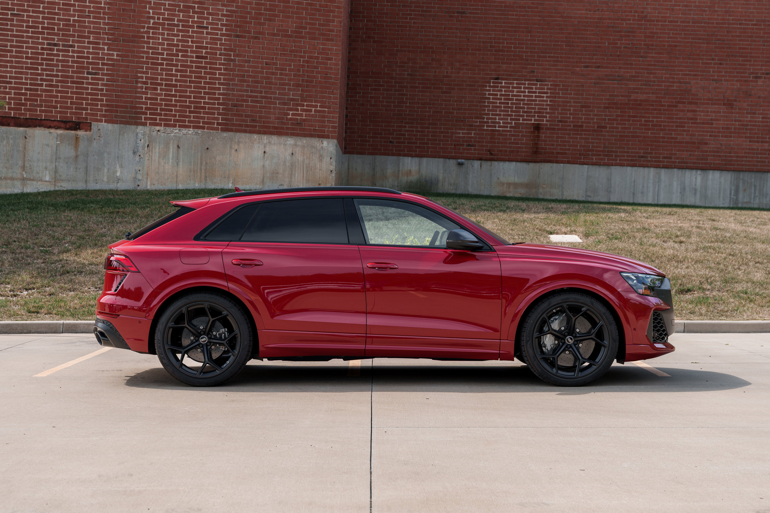 2025 Audi RS Q8 photo 3