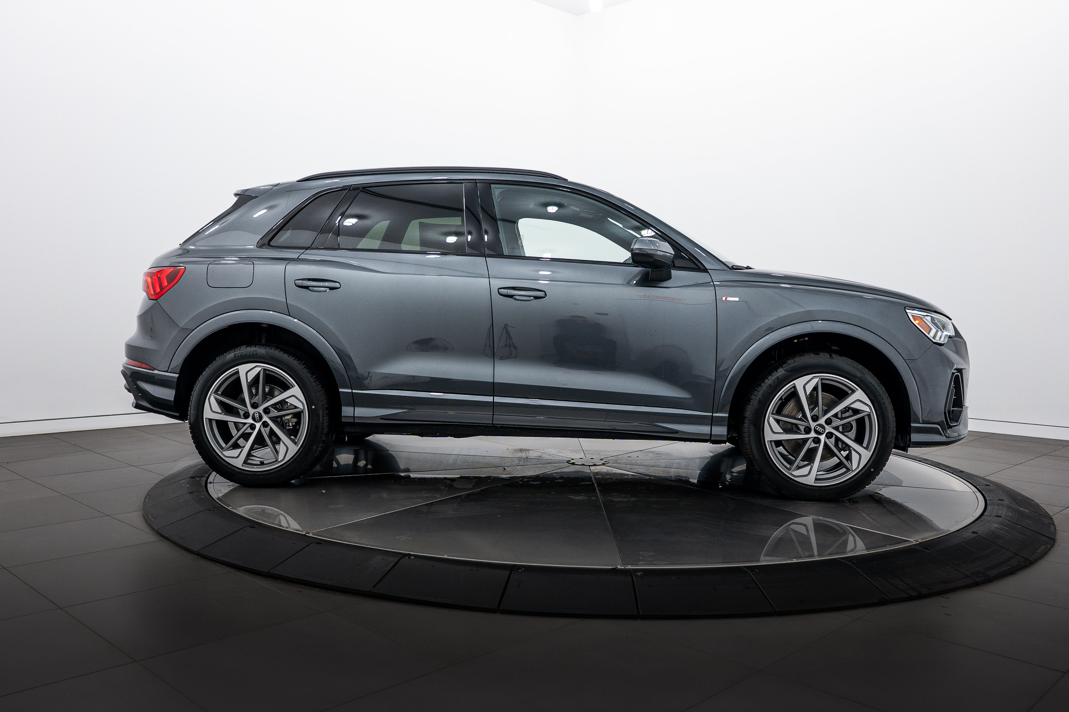 2025 Audi Q3 S line Premium photo 2