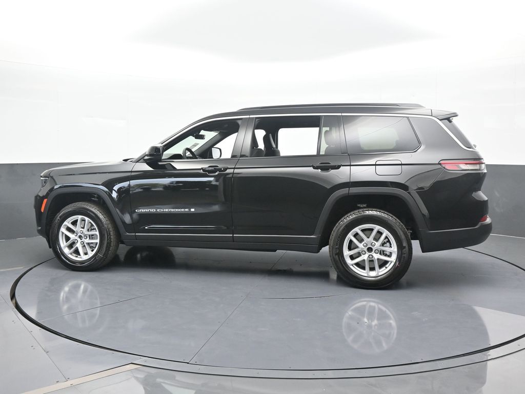 2025 Jeep Grand Cherokee Laredo photo 3