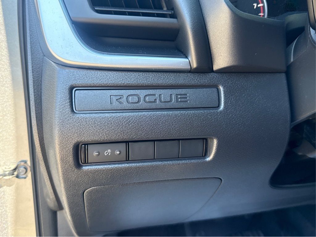 2023 Nissan Rogue S photo 17