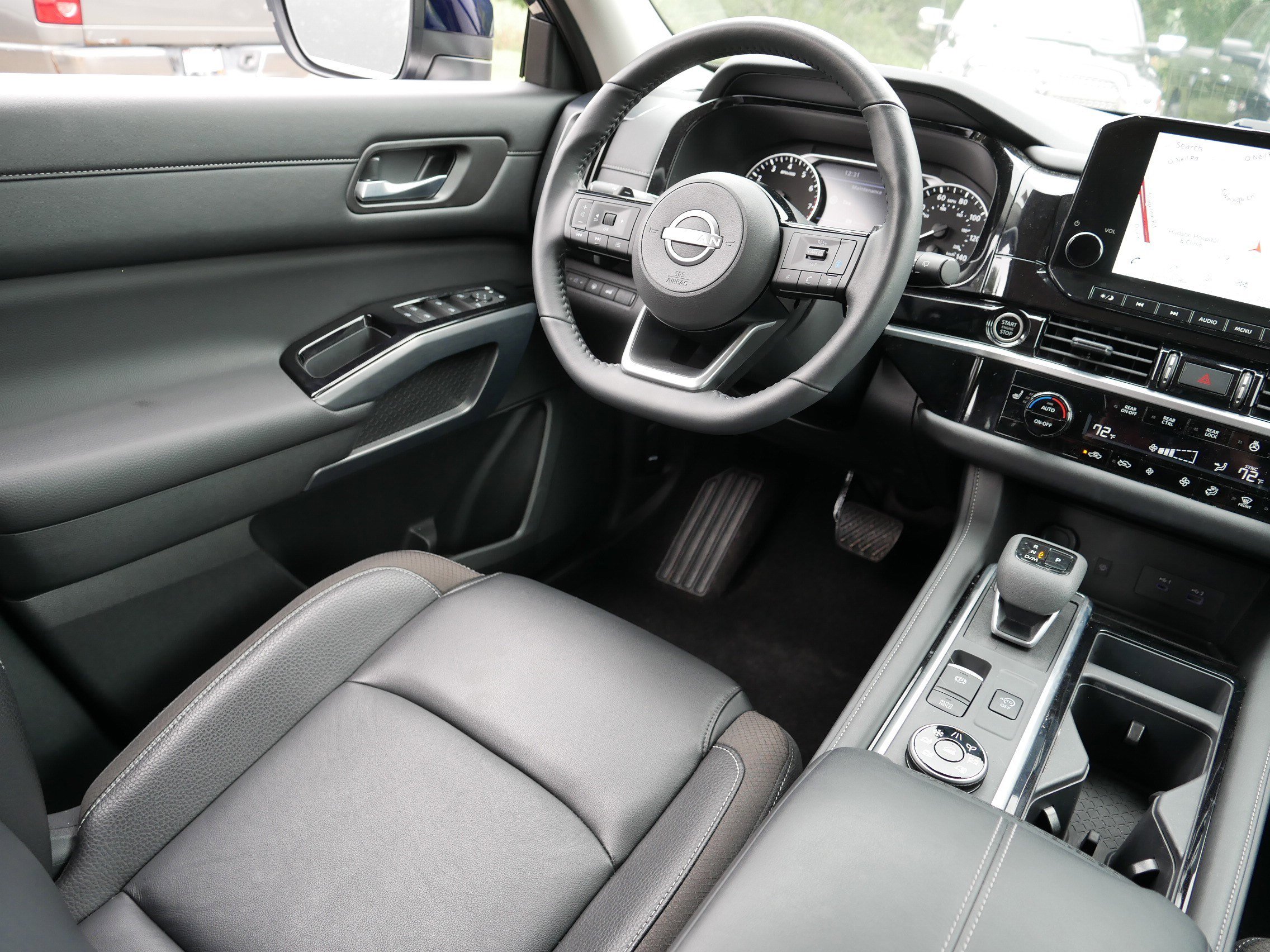 2024 Nissan Pathfinder SL photo 9