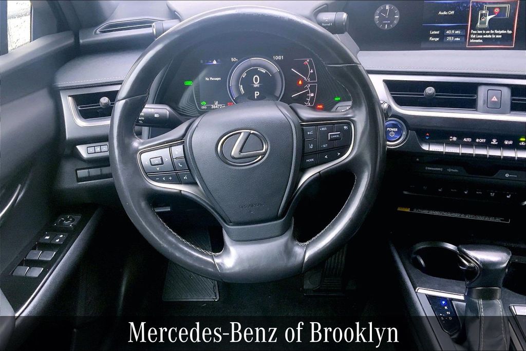 2021 Lexus UX 250h photo 4