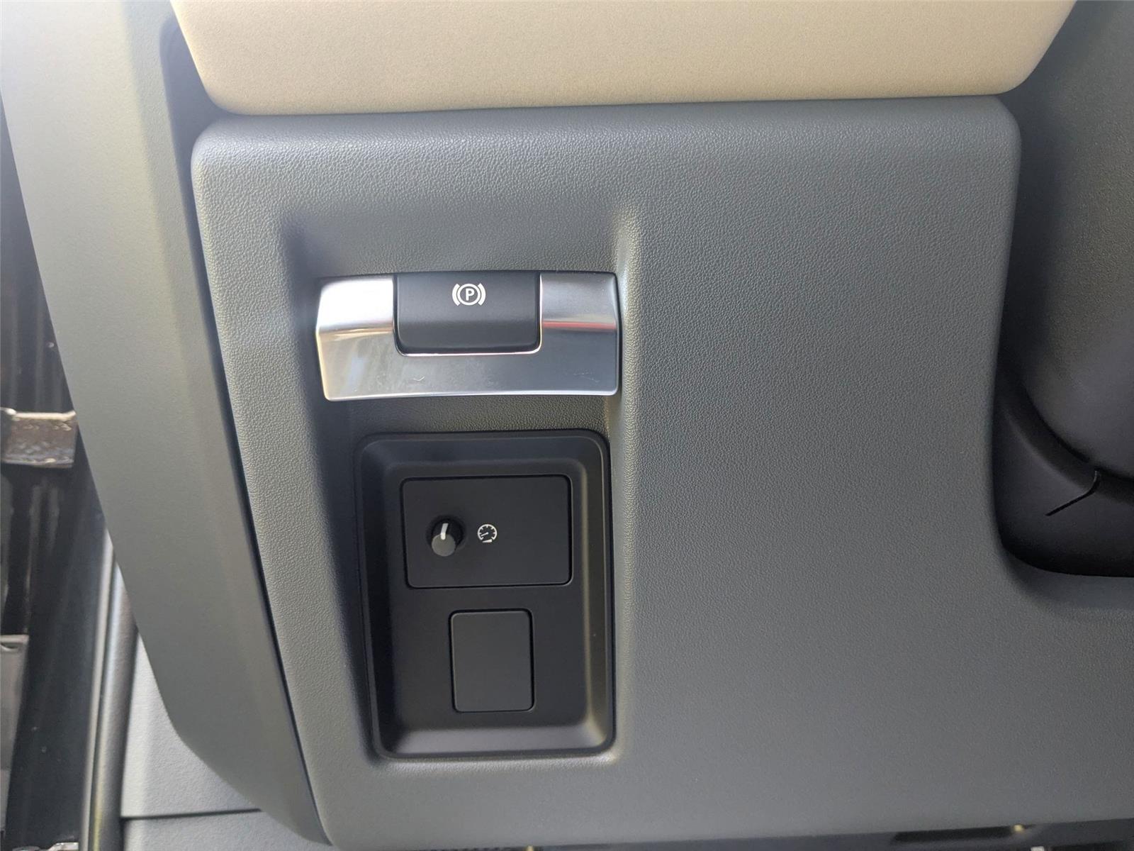 2023 Land Rover Defender 130 X photo 13