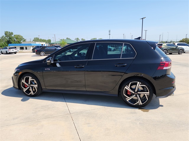 2025 Volkswagen Golf GTI SE photo 4