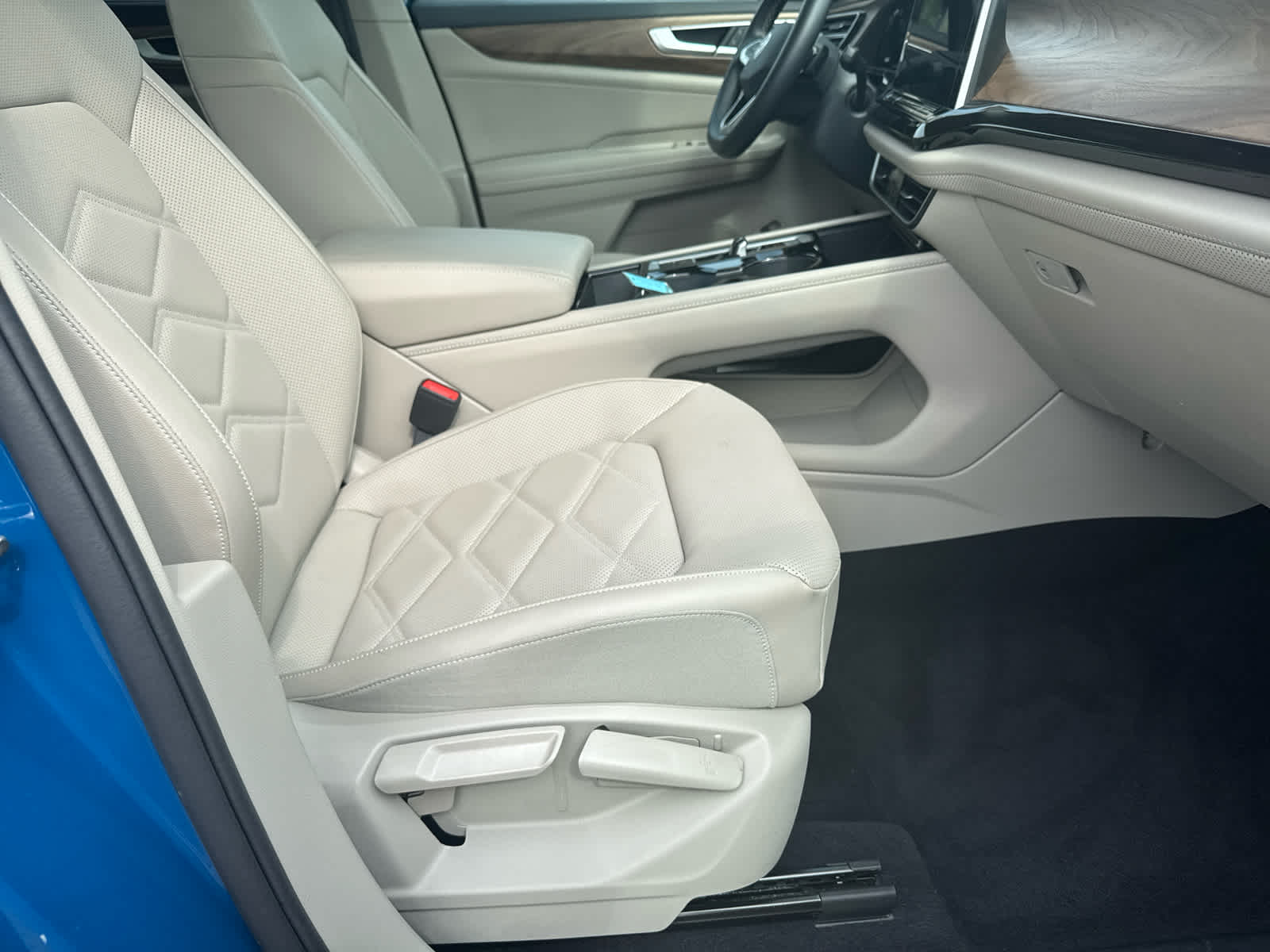 2025 Volkswagen Atlas SE Technology photo 17