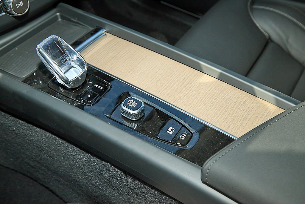 2026 VOLVO XC60 - Image 16