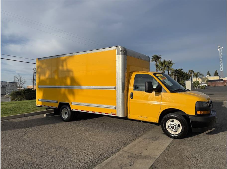 2020 GMC Savana Cutaway Work Van's photo