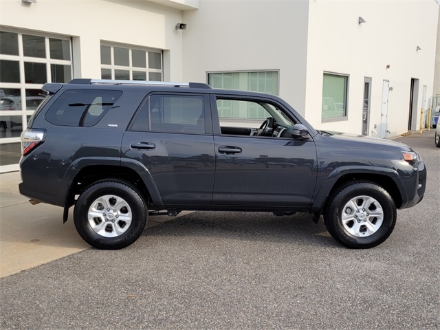 2024 Toyota 4Runner SR5 4WD photo 2