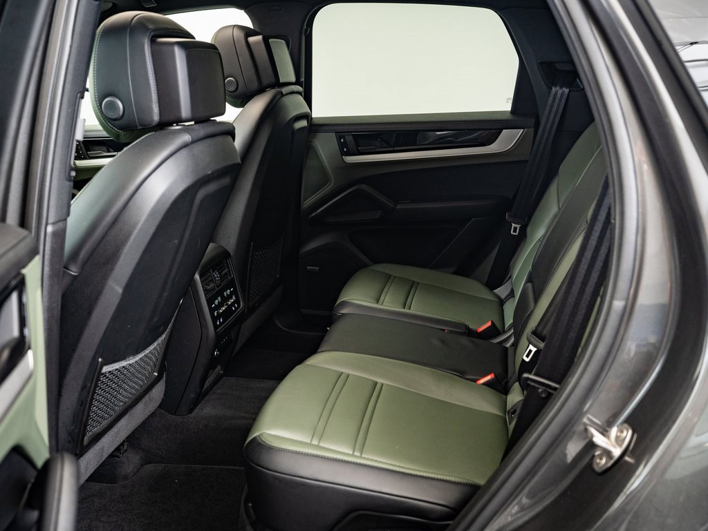 2024 Porsche Cayenne photo 31