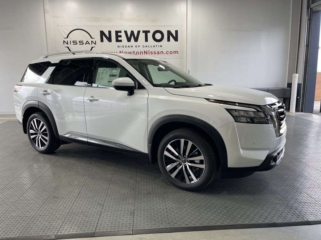 2025 Nissan Pathfinder Platinum's photo