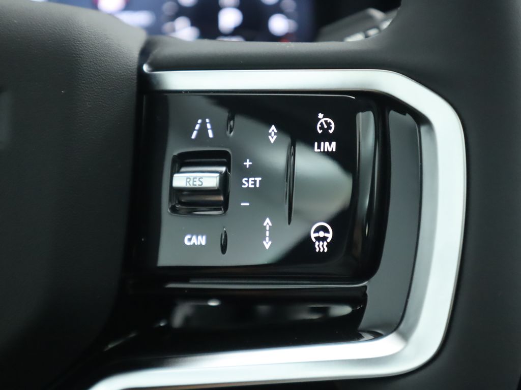 2025 Land Rover Discovery Sport S photo 9