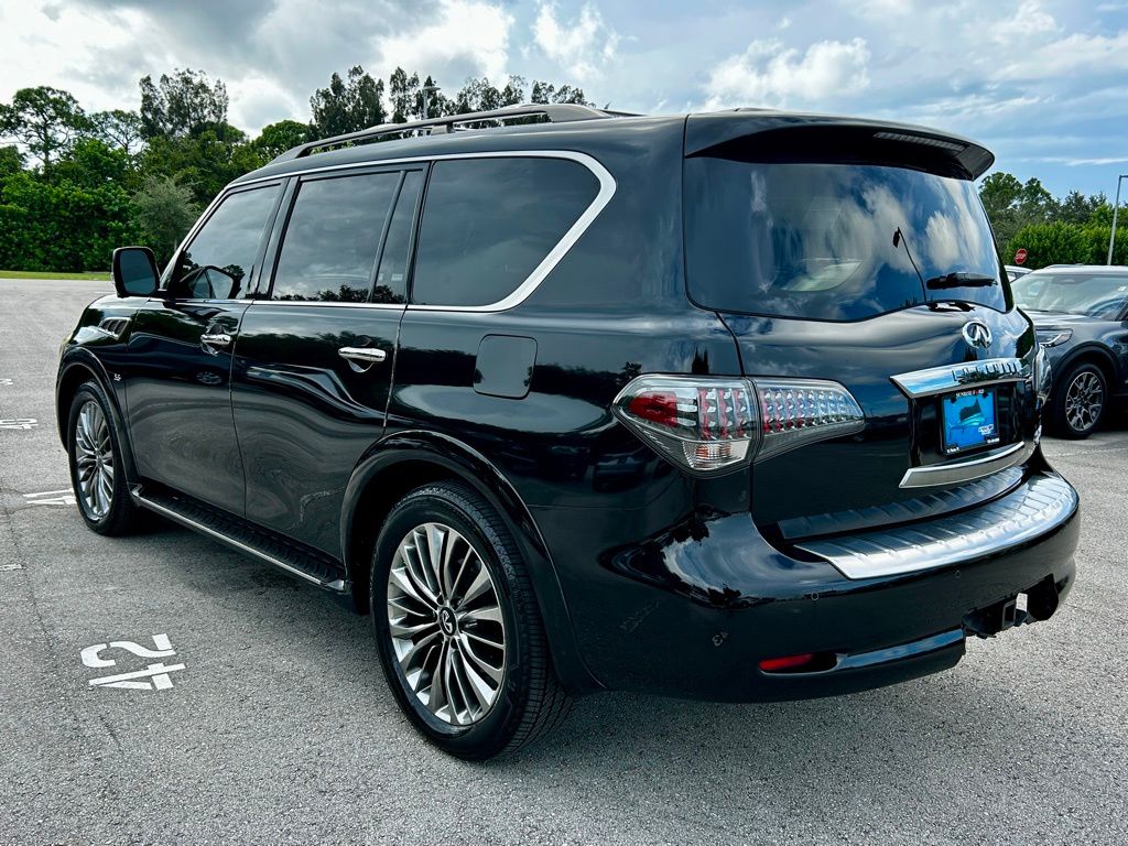 2016 Infiniti QX80 Limited photo 2