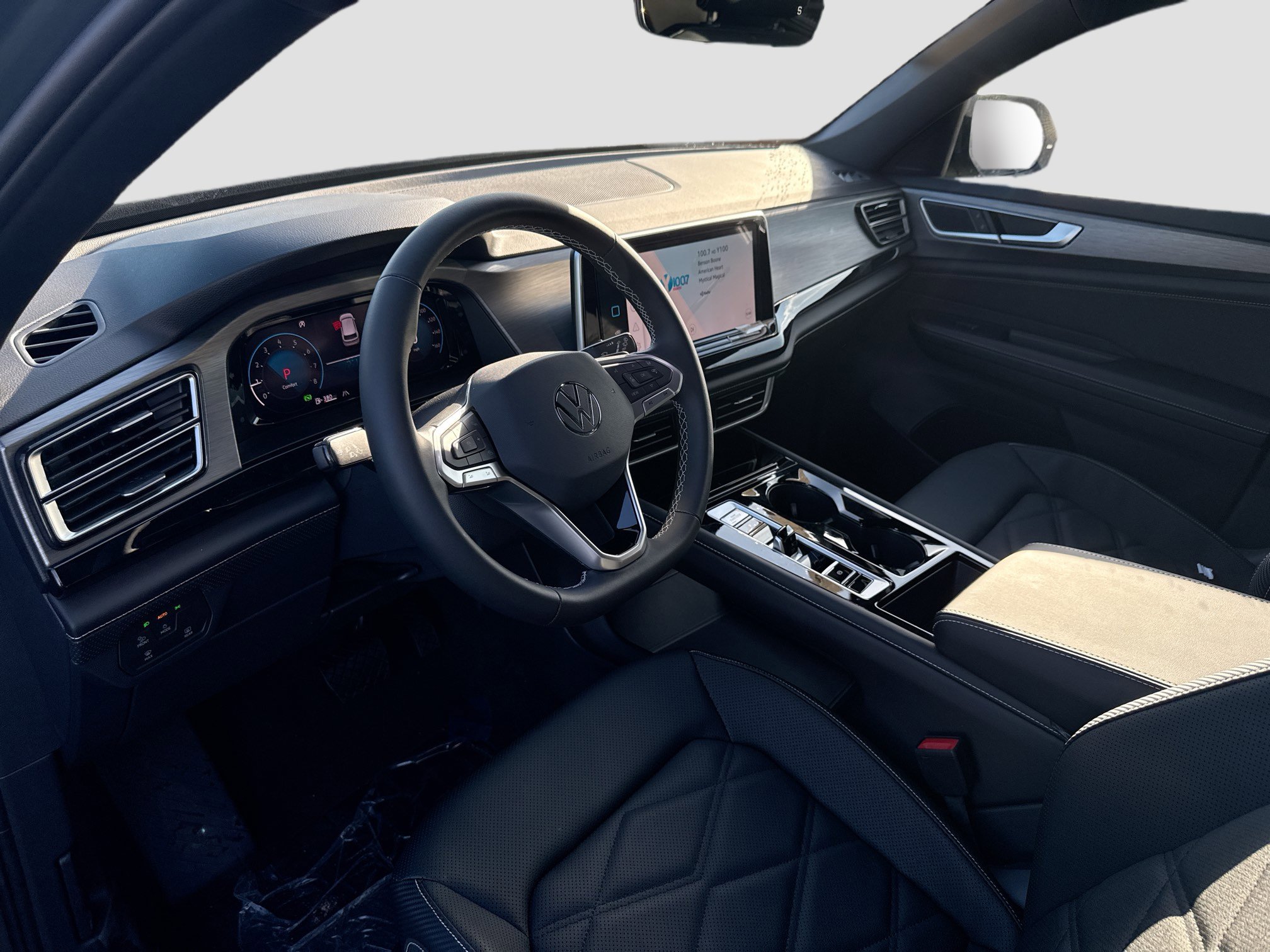 2026 Volkswagen Atlas Cross Sport SE Technology photo 3