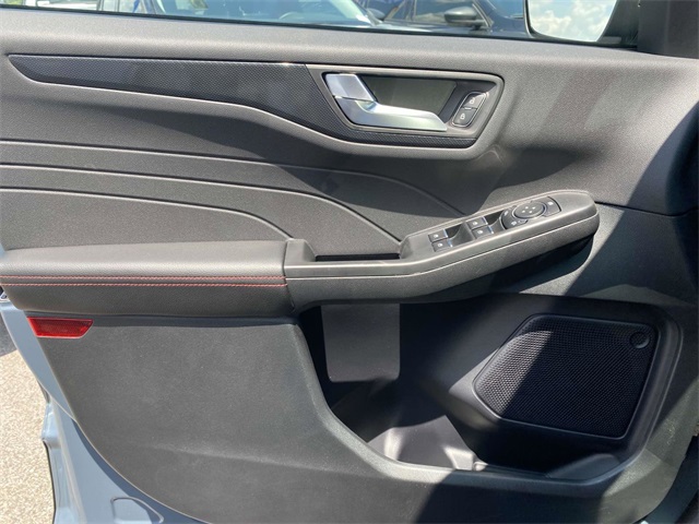 2025 Ford Escape Hybrid ST-Line photo 4