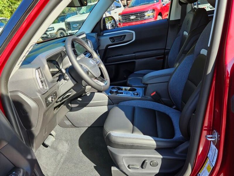 2025 Ford Bronco Sport Outer Banks photo 3