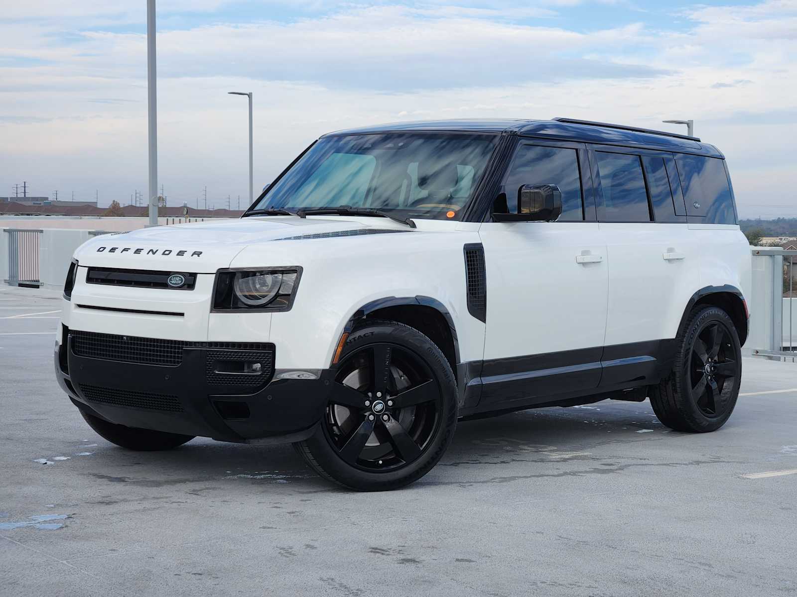 2024 Land Rover Defender X-Dynamic SE's photo