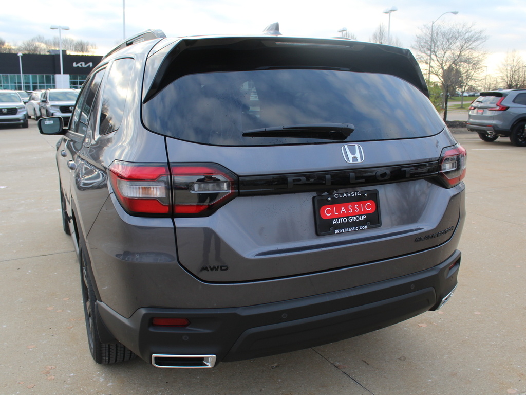 2025 Honda Pilot Black Edition photo 4