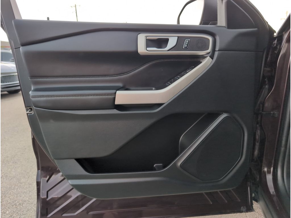 2023 Ford Explorer XLT photo 24