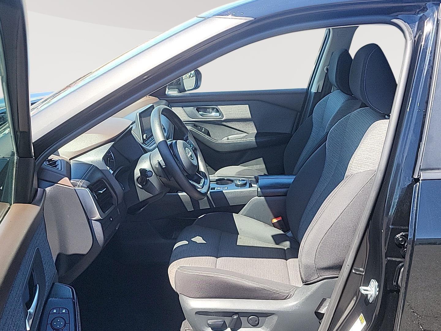 2022 Nissan Rogue SV photo 7
