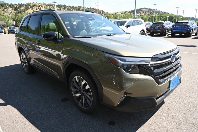 2025 Subaru Forester Touring photo 14