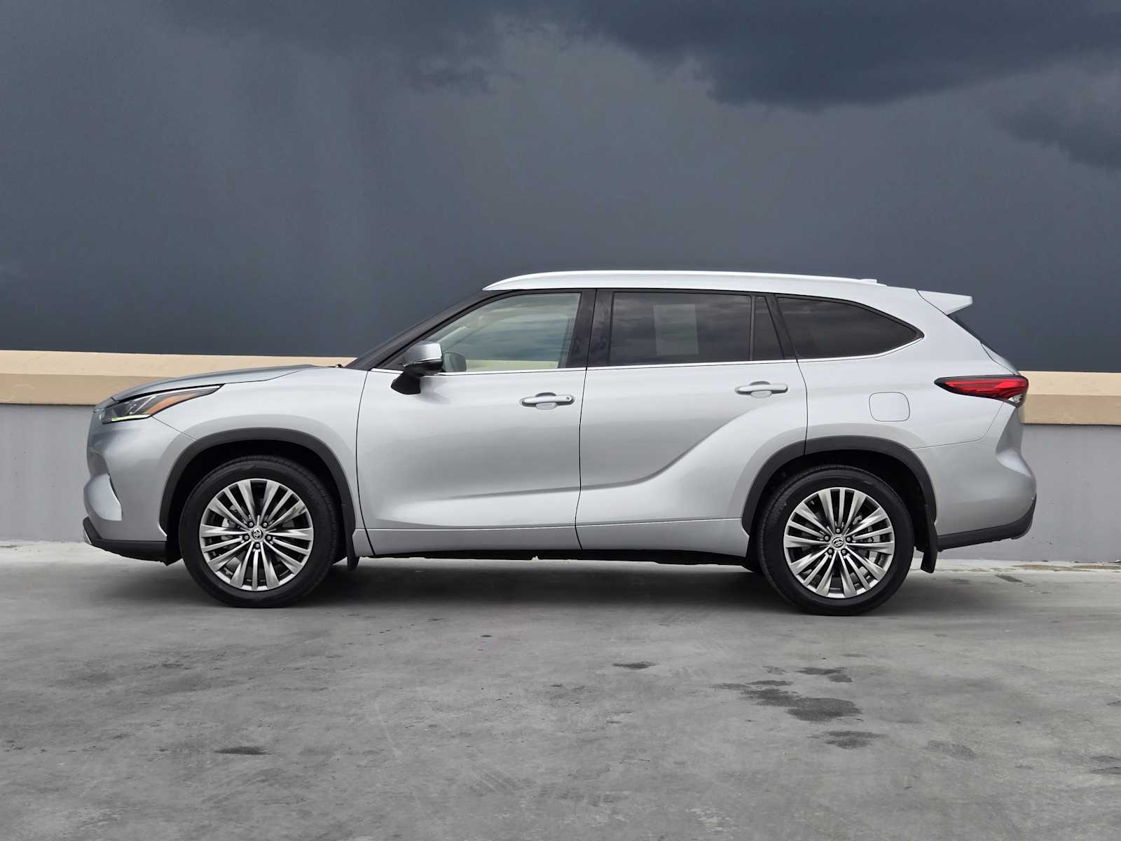 2021 Toyota Highlander Platinum photo 4