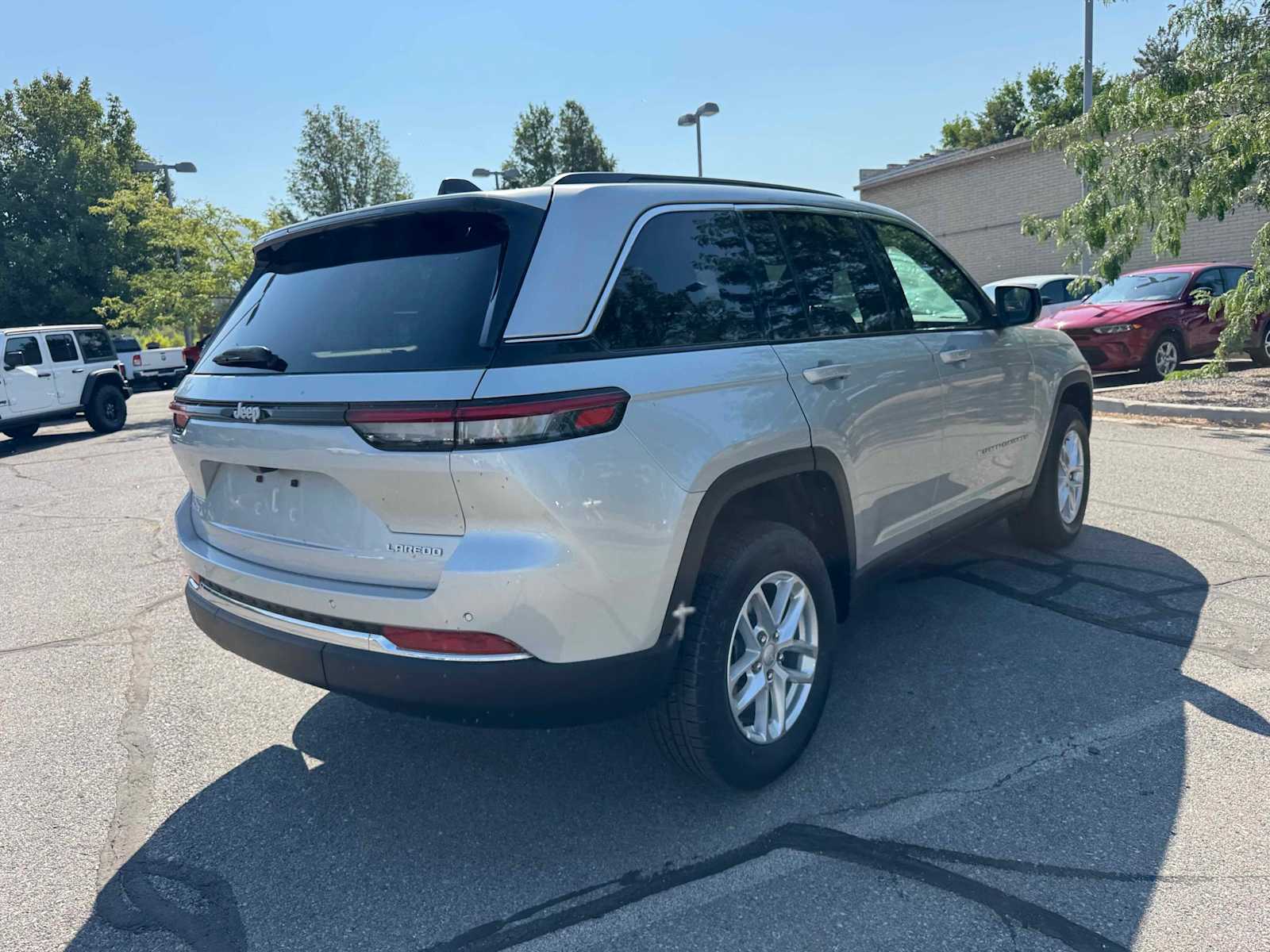 2025 Jeep Grand Cherokee Laredo X photo 3
