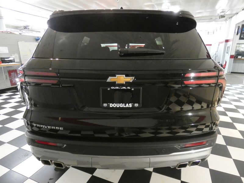 2025 Chevrolet Traverse 1LT photo 2