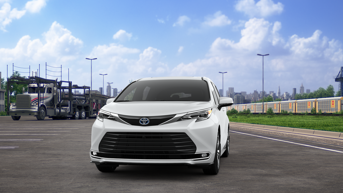 2025 Toyota Sienna Platinum photo 18