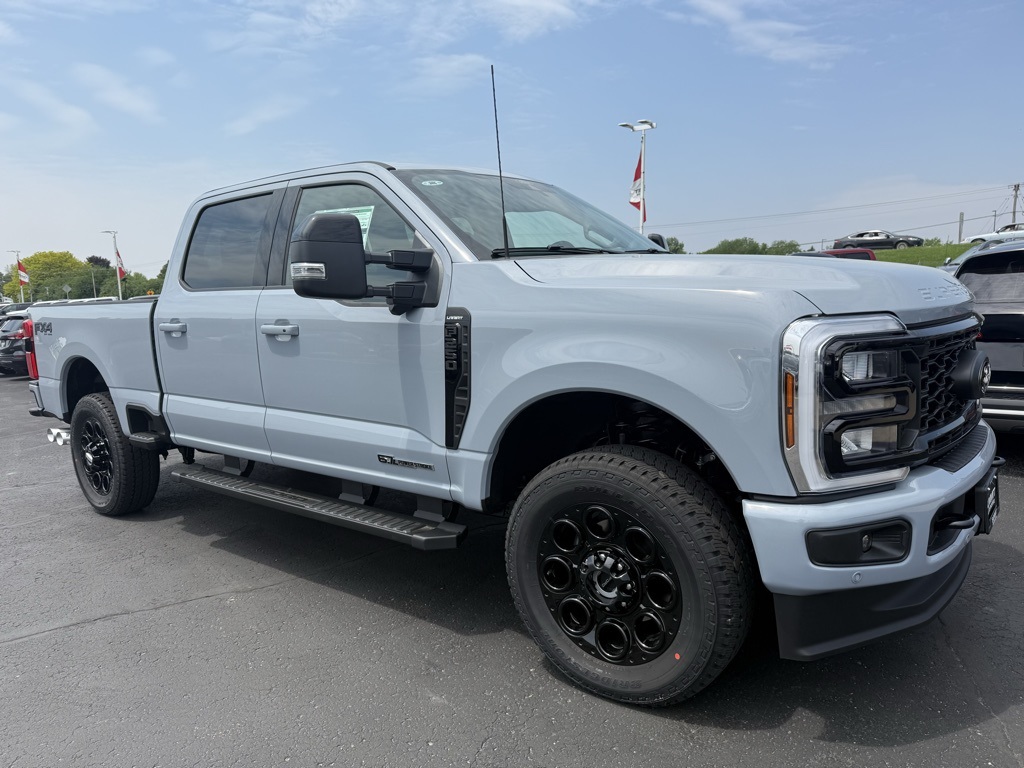 2025 Ford F-250 Lariat photo 2