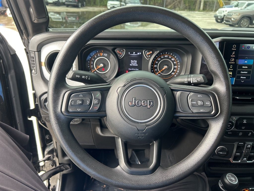 2024 Jeep Gladiator photo 15