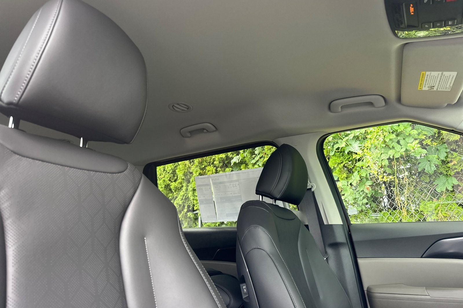 2025 Kia Carnival LXS photo 16