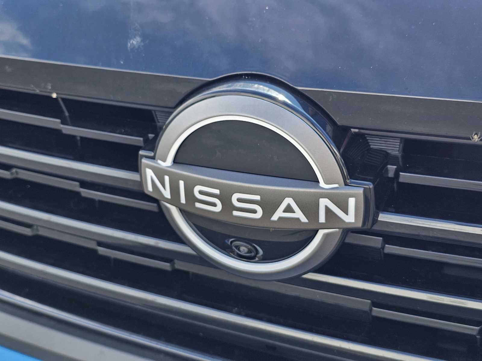 2025 Nissan Kicks SR photo 3