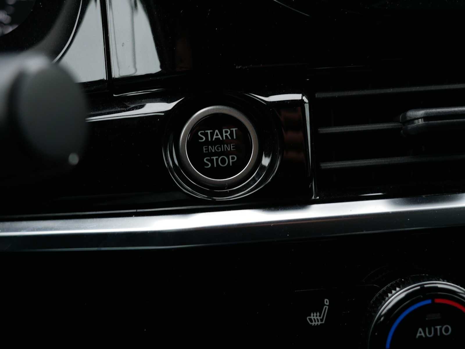 2023 Nissan Pathfinder SV photo 24