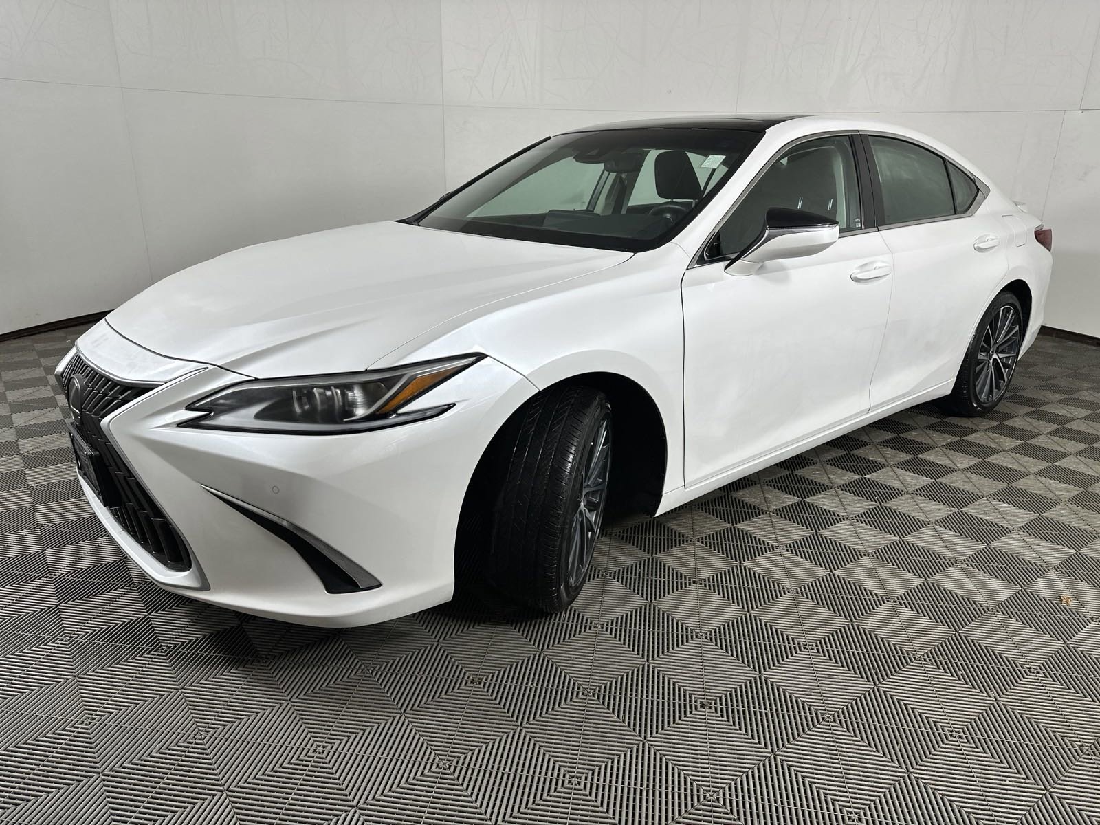 2022 Lexus ES 350 photo 3