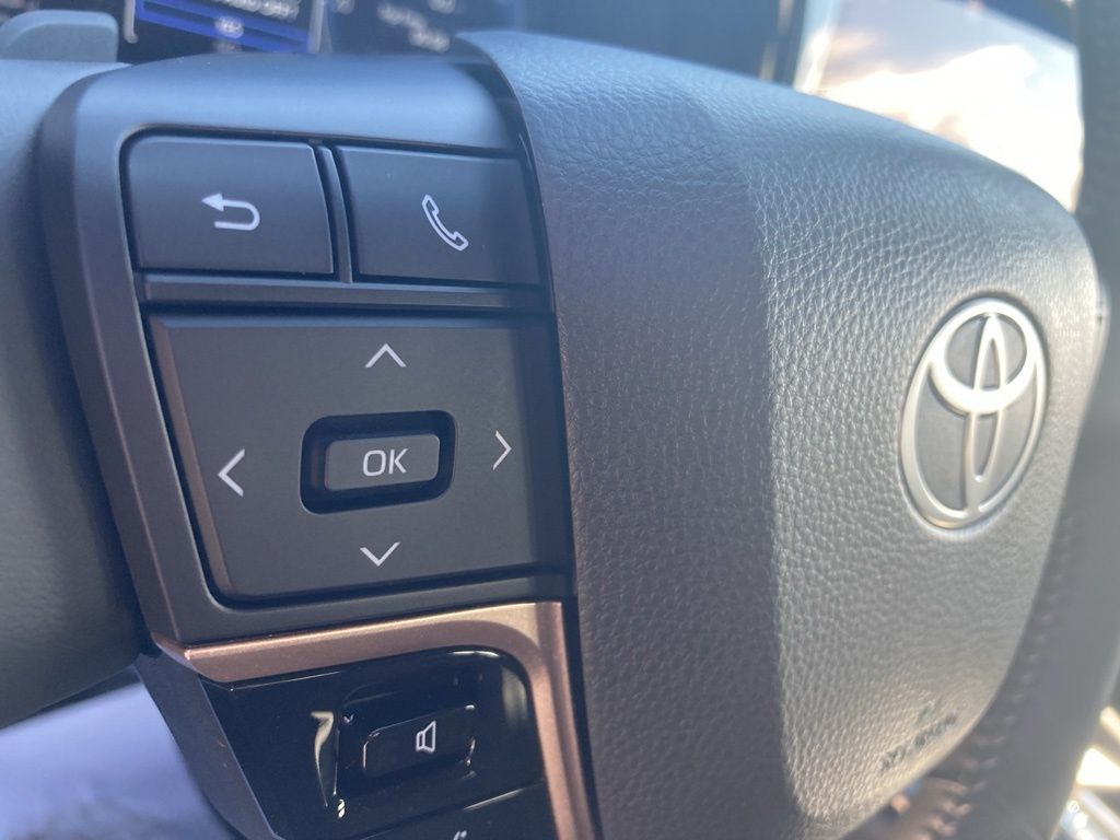2025 Toyota Crown XLE photo 16