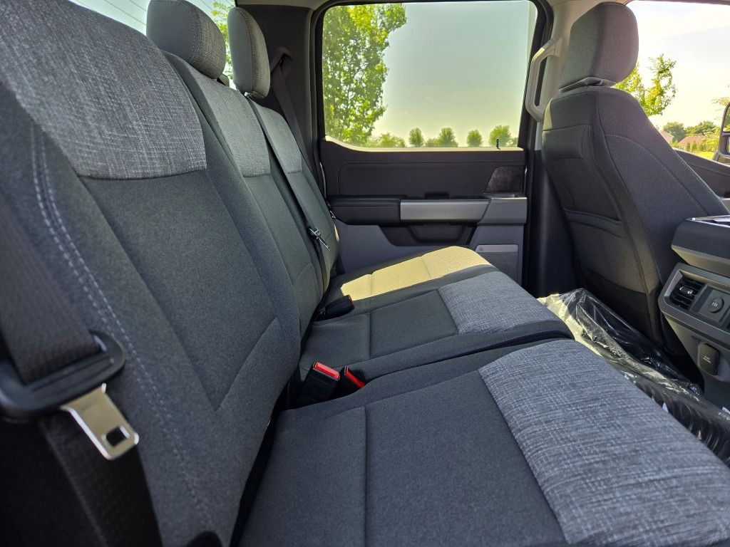 2025 Ford F-250 XLT photo 8