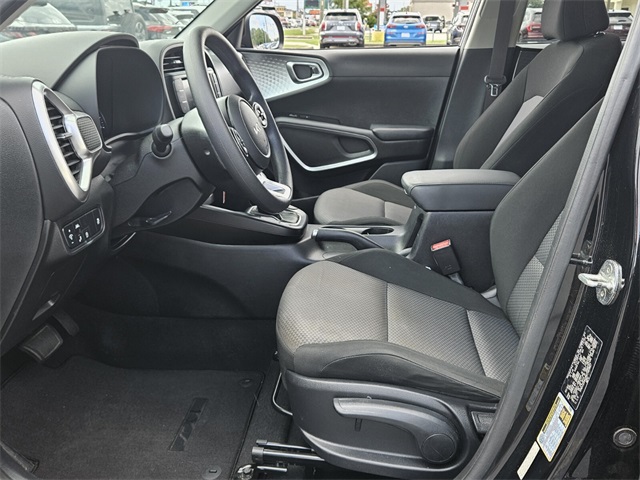 2022 Kia Soul LX photo 2