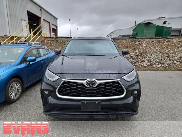 2023 Toyota Highlander XLE photo 2