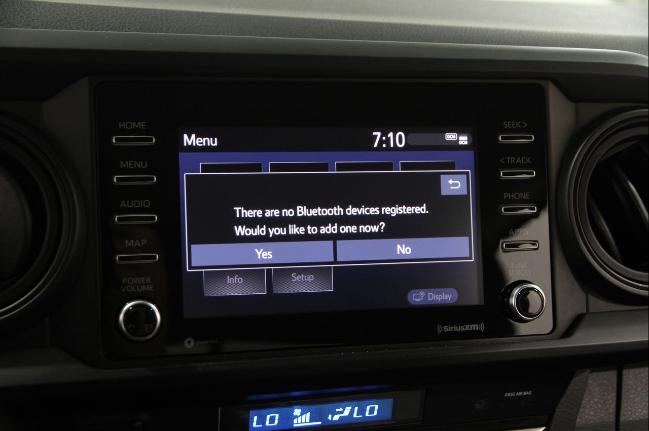 2022 Toyota Tacoma SR V6 photo 13