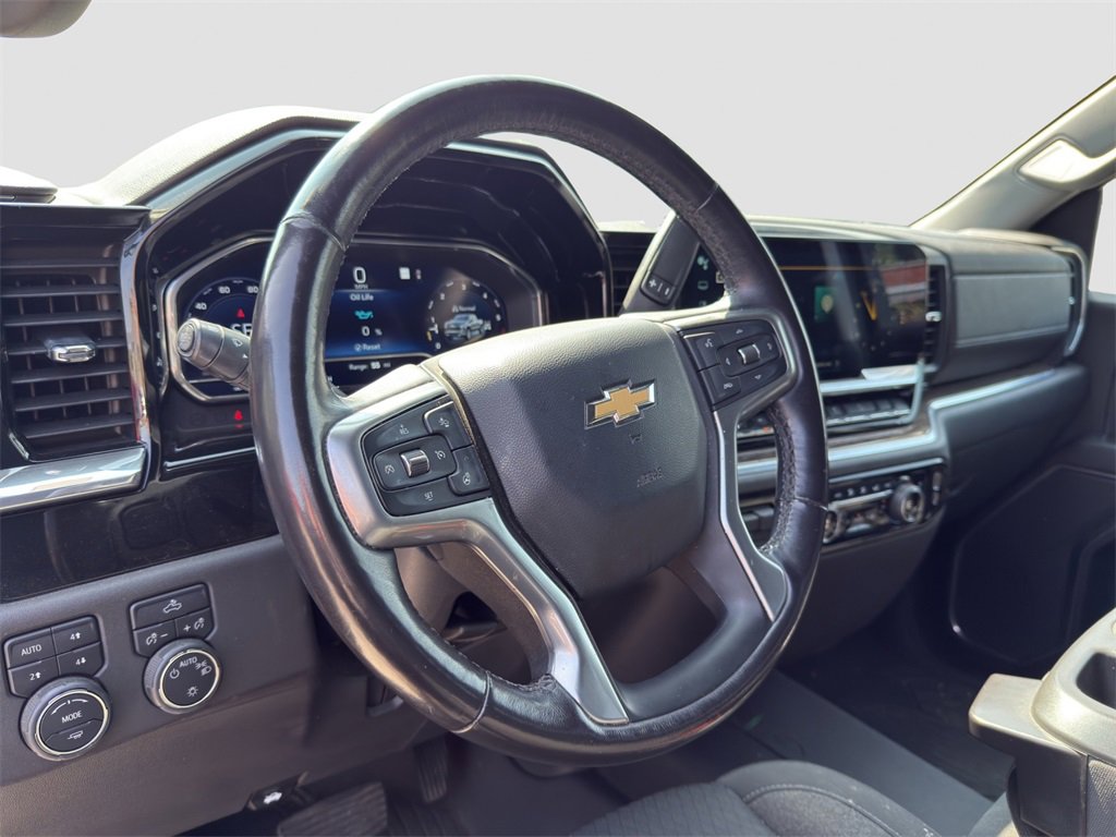 2022 Chevrolet Silverado LT photo 8