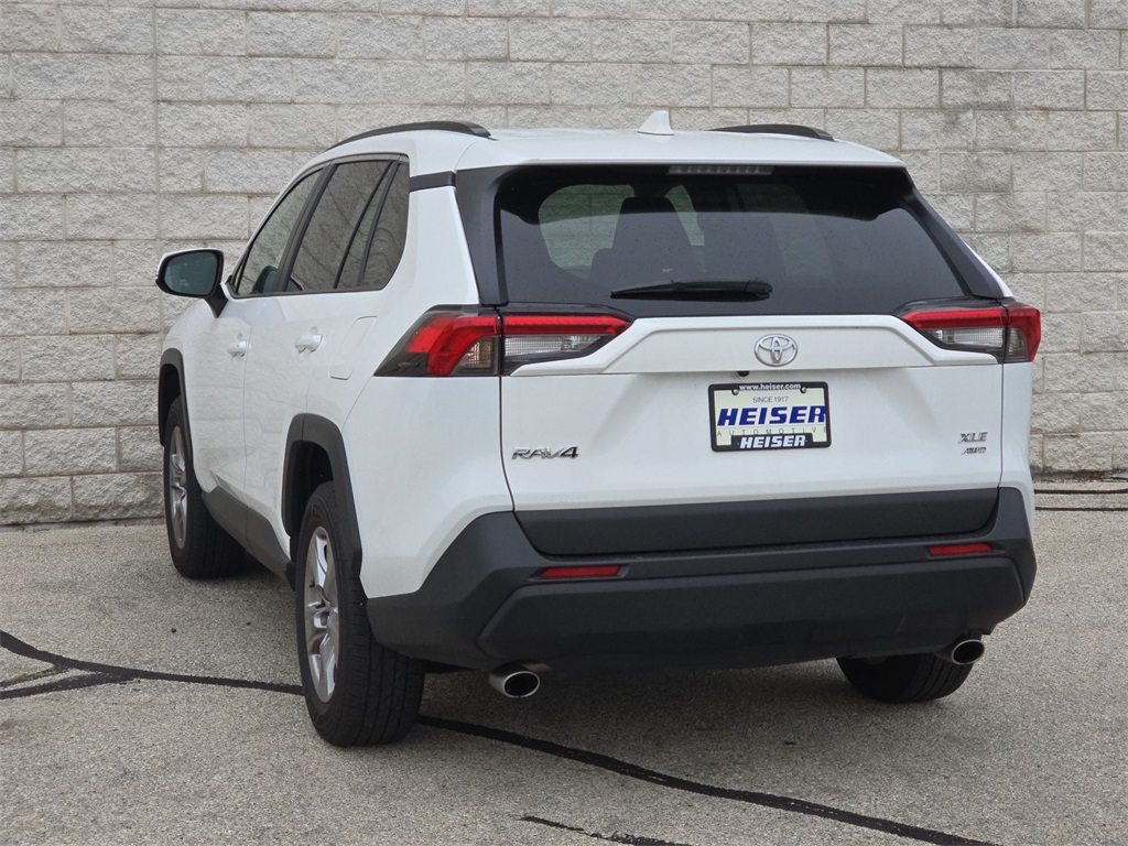 2024 Toyota RAV4 XLE photo 11