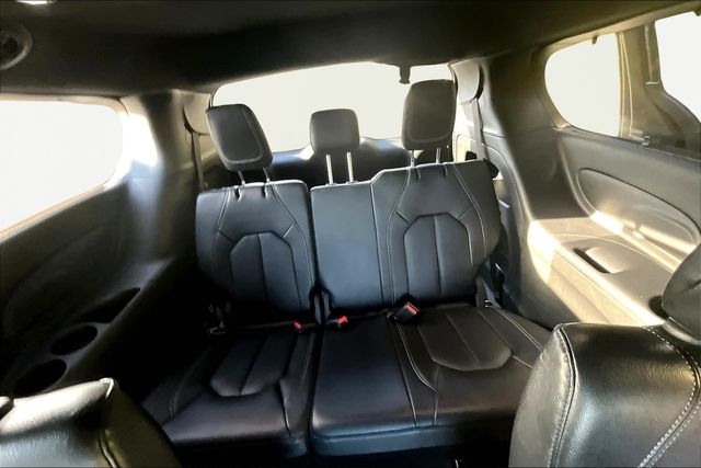 2022 Chrysler Pacifica Touring L photo 17