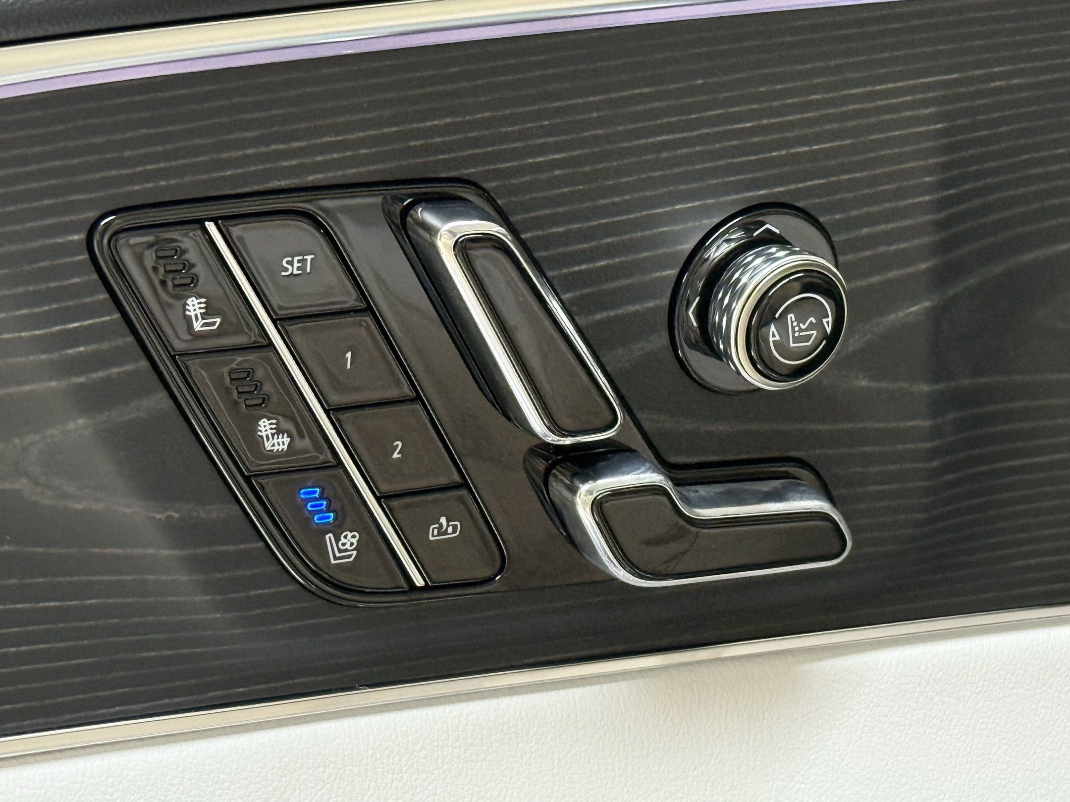2025 Cadillac Lyriq Sport photo 17