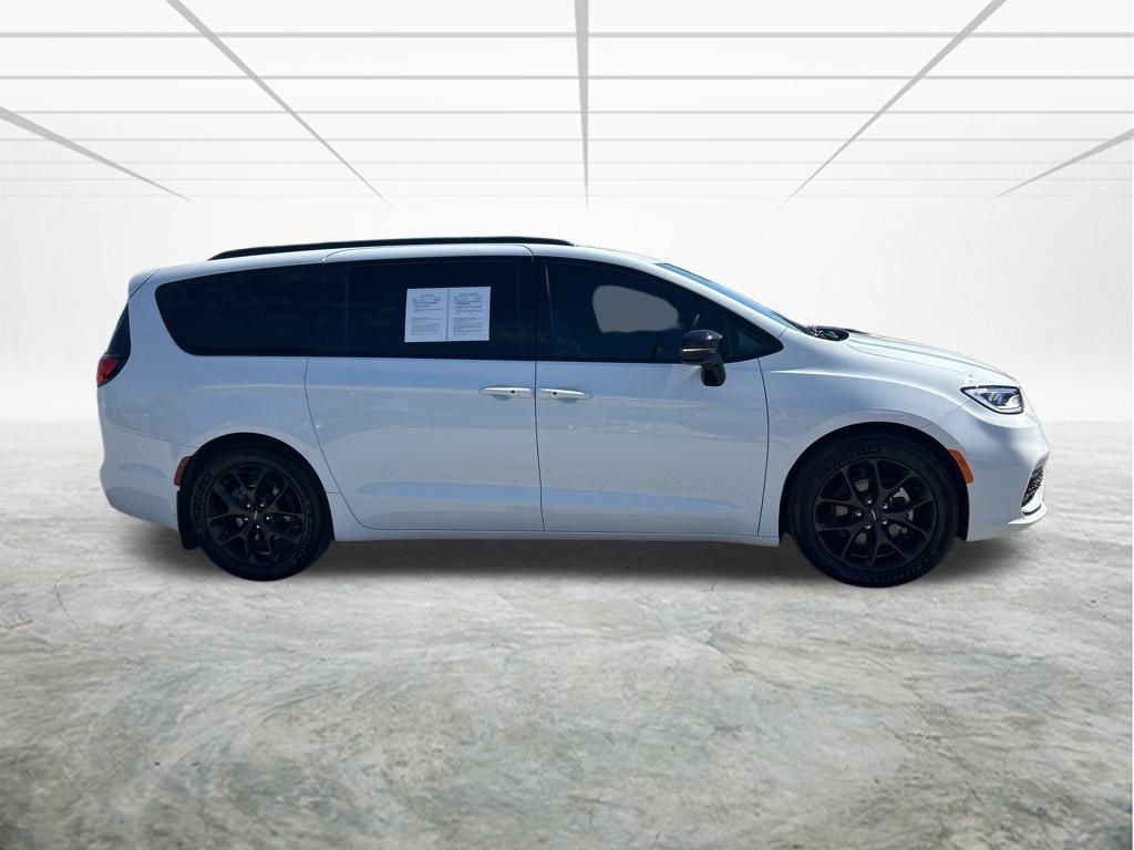 2024 Chrysler Pacifica Limited photo 3