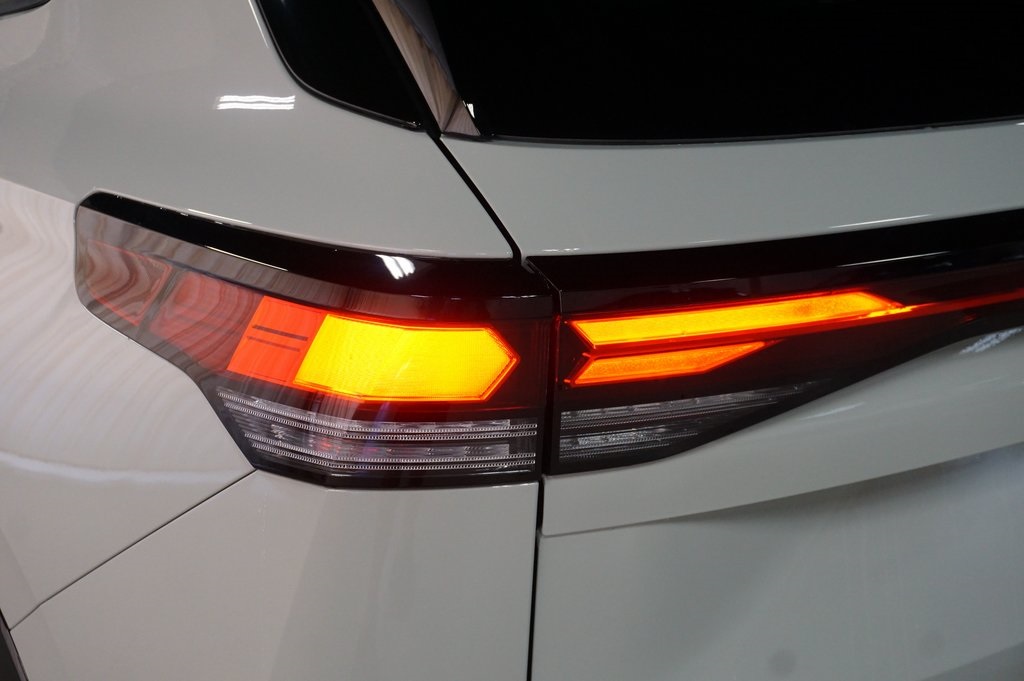 2025 Volkswagen Tiguan SE R-Line Black photo 28